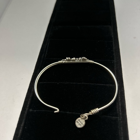 Luca & Danni Women’s Wire Bracelet - Picture 3 of 5